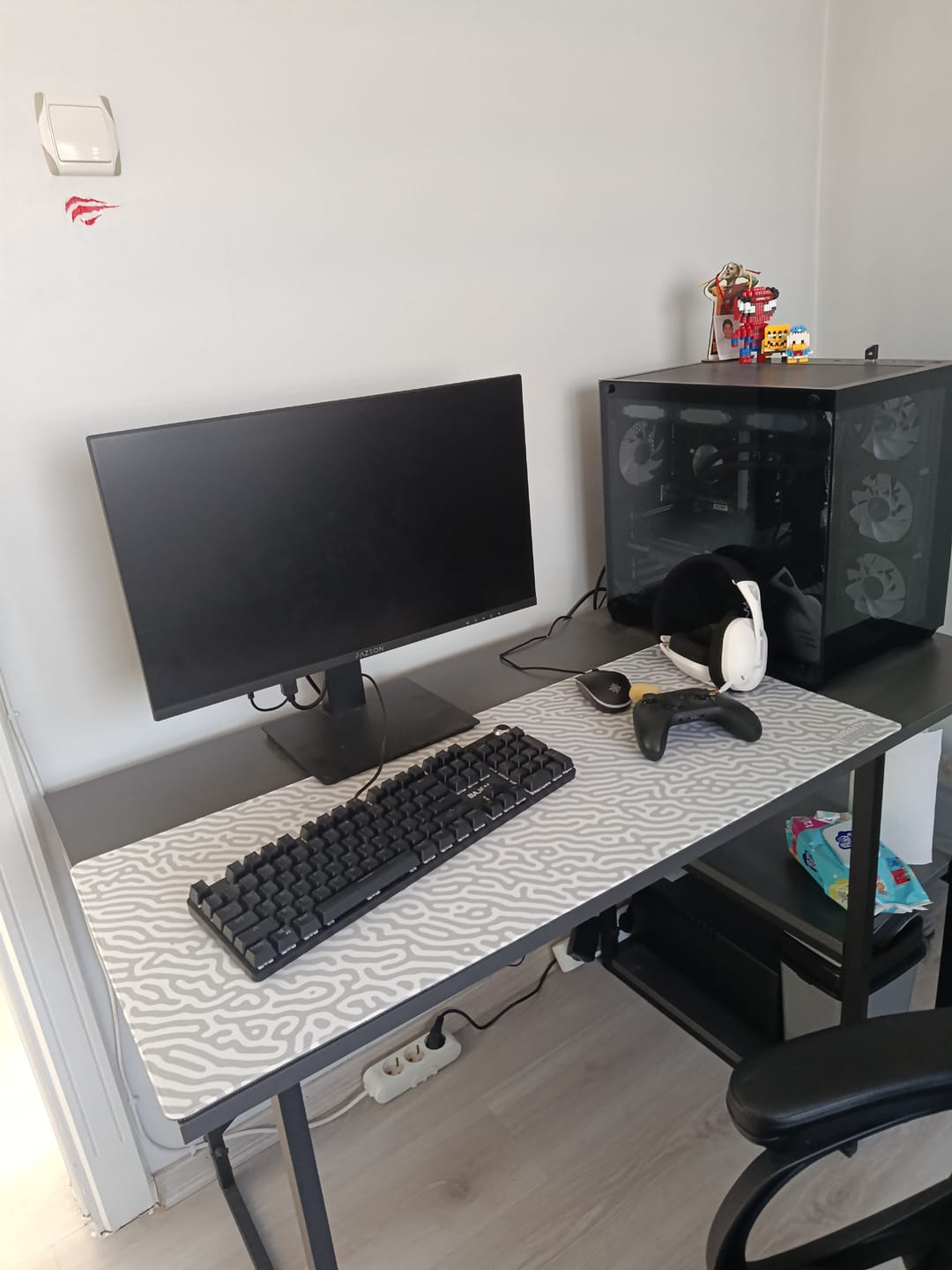 Customer photo review of Wraith Studio Jungle Maze Deskmat