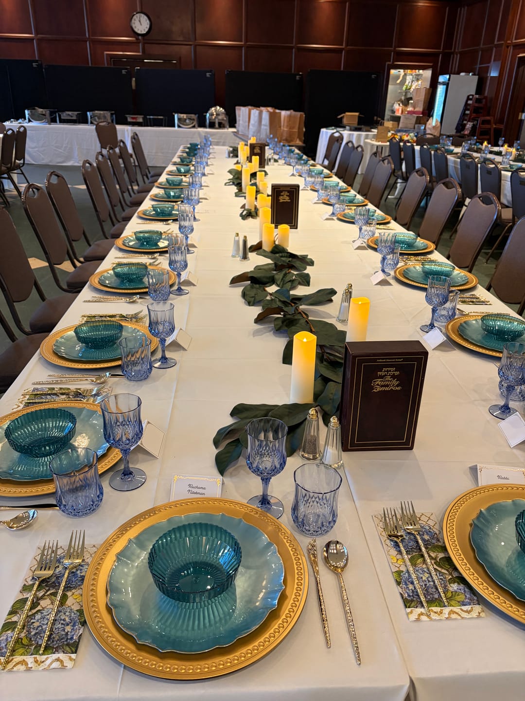 Customer photo review of 10.25"&7.5" Pearl Blue with Gold Rim Plastic Plates Combo Set: Aristocratic