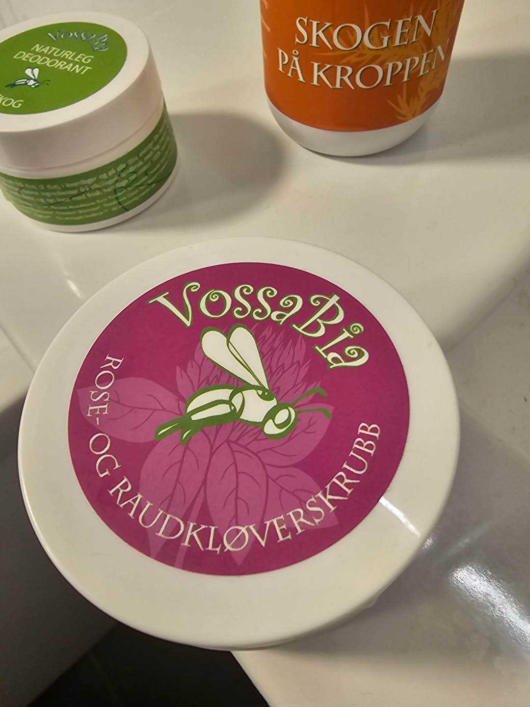 Kundenfoto-Rezension zum Gesichtspeeling mit Rosen- und Rotklee-Extrakt