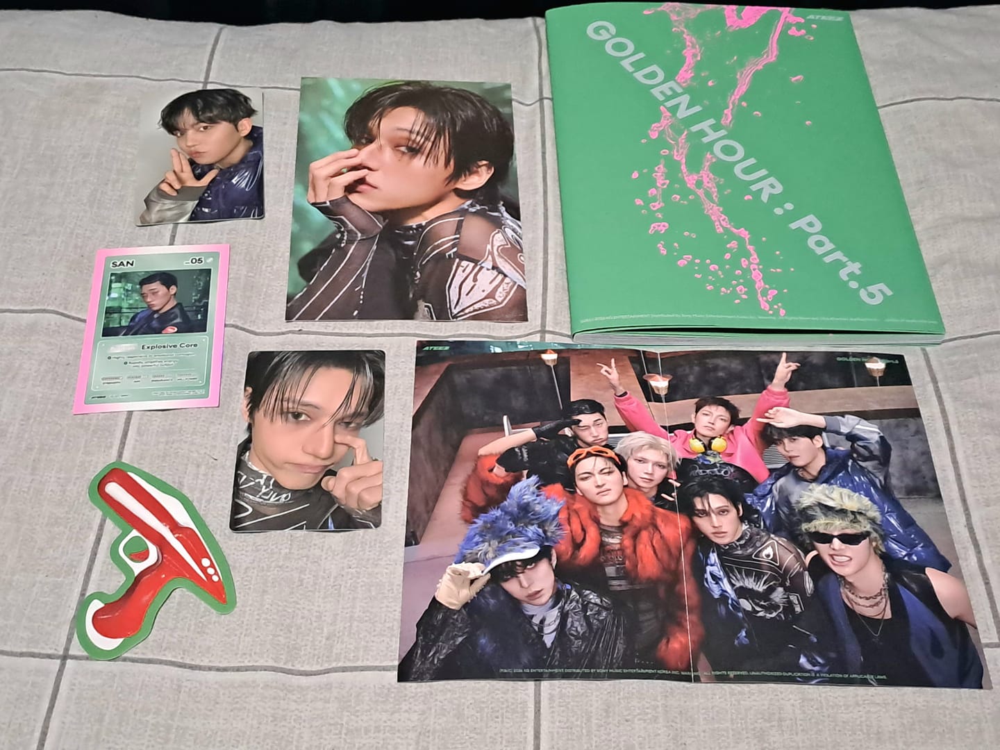 Customer photo review of [PRE-ORDER] ATEEZ - 14TH MINI ALBUM - [GOLDEN HOUR : Part.5] (A/ DIARY/ Z Ver.)