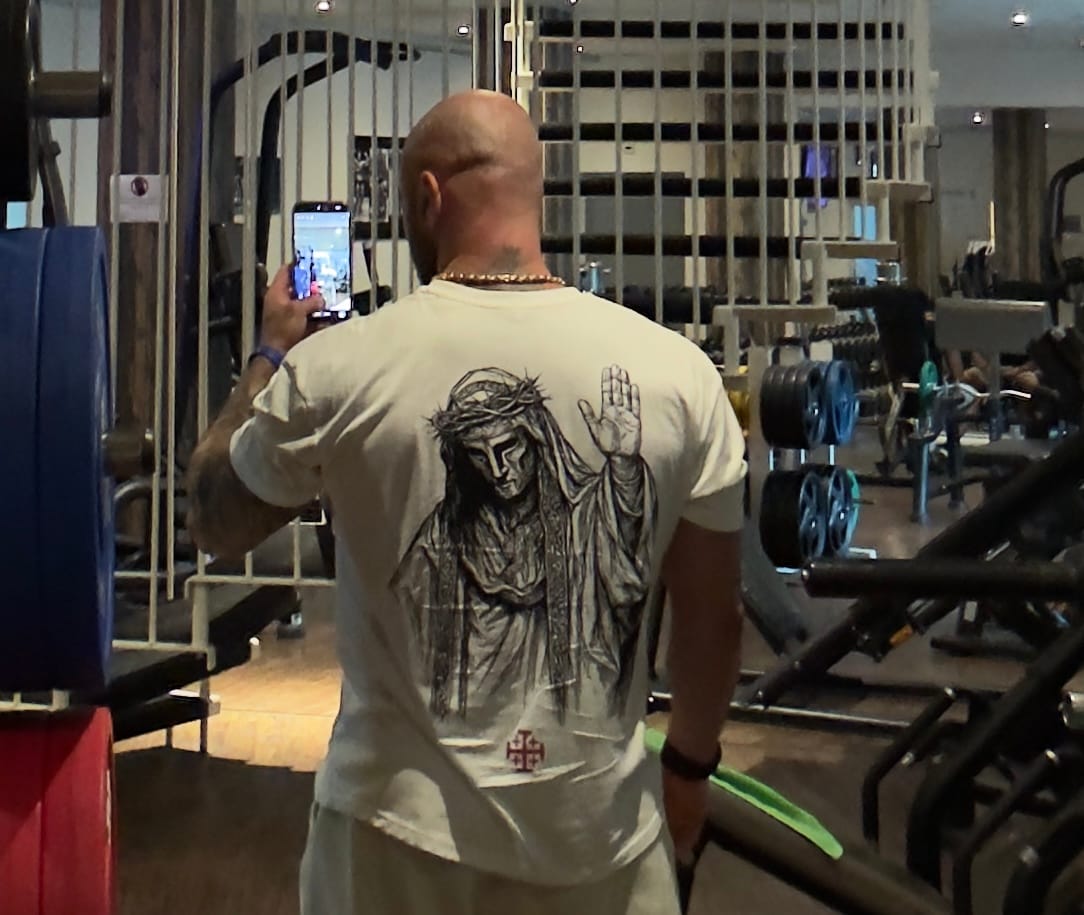 Customer photo review of KING BALDWIN | Premium T-Shirt