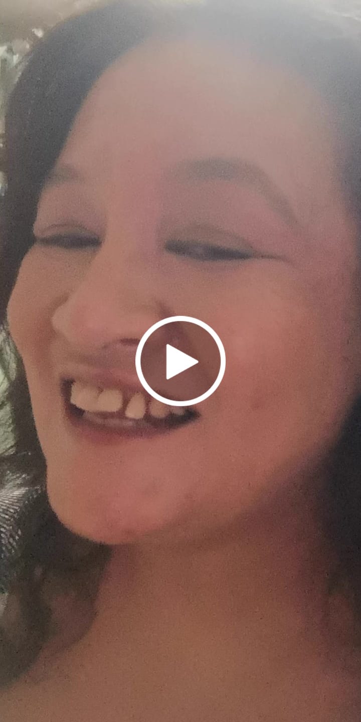 Customer video review of Click-in Veneers 4.0