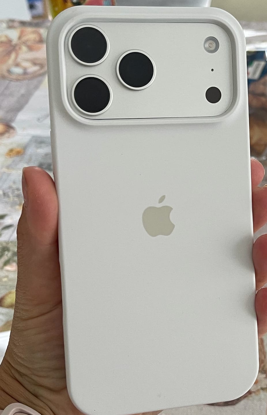 Customer photo review of Husa Silicon pentru iPhone 17 Pro Max, White