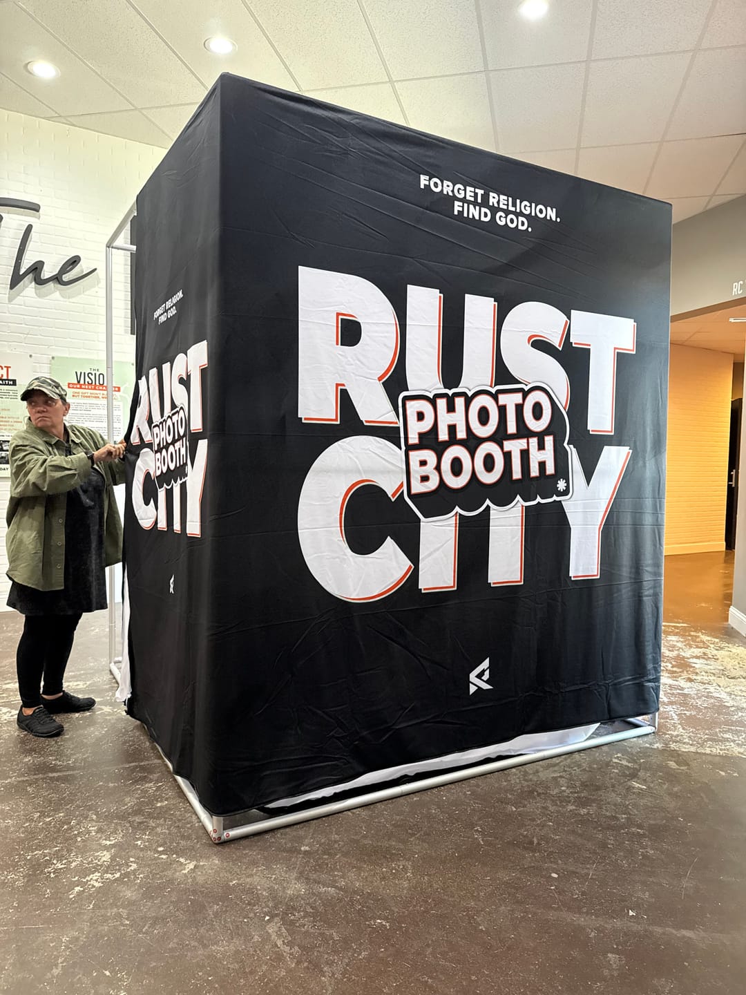 Customer photo review of Custom 6.5x7.5ft VOGUE Walk-In Party Magazine Photo Booth Box
