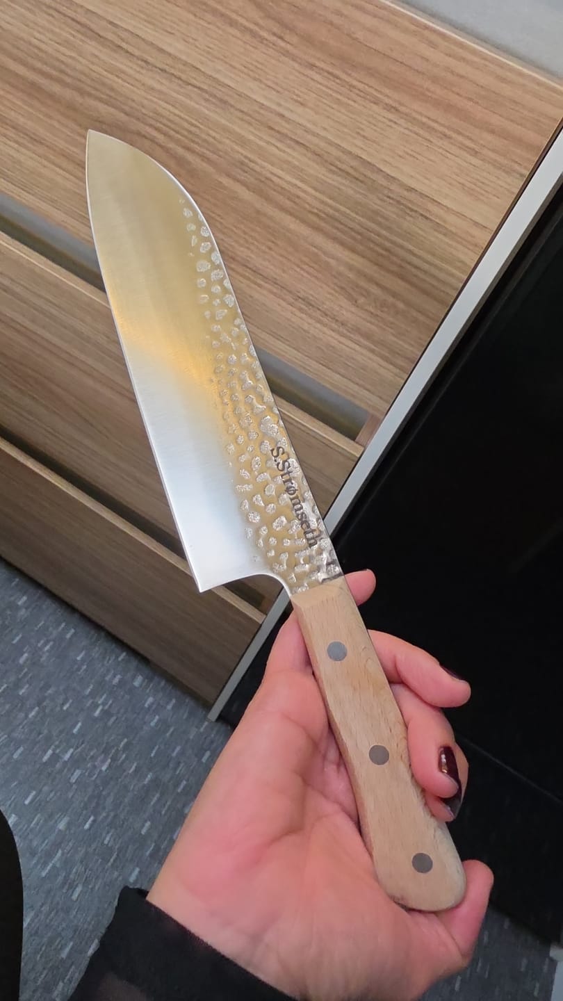 Customer photo review of Kokkekniv 180 mm, KAMEYUKI 1K6 Tsuchime Santoku