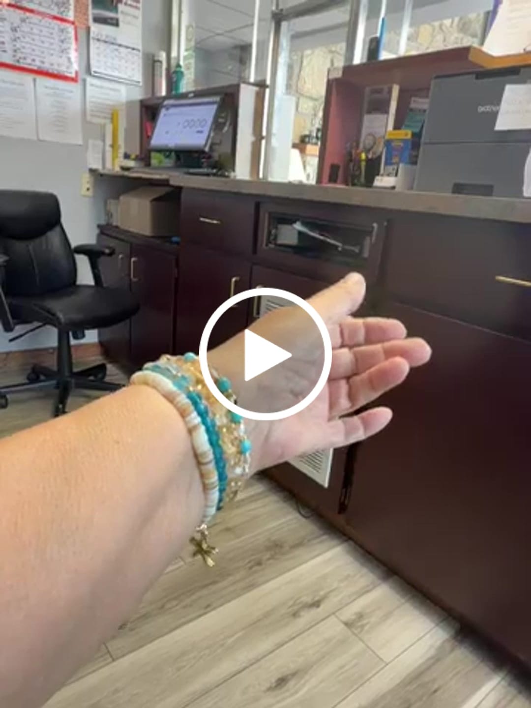 Customer video review of Seaside Glow Stretch Apple Watch Strap