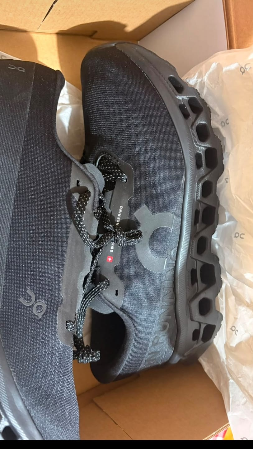 Customer photo review of On Running Cloudmonster 3 Hombre Black