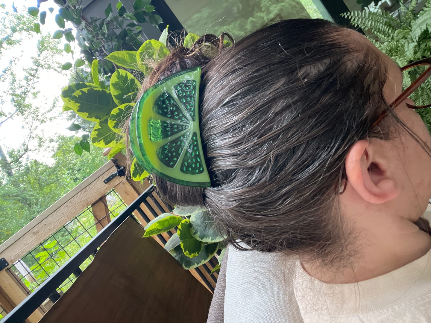 Customer photo review of Large Lime Slice Hair Claw