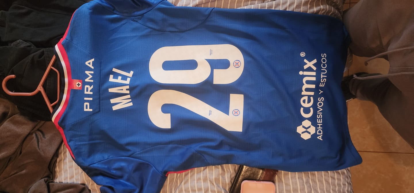 Customer photo review of Cruz Azul Local - 25/26