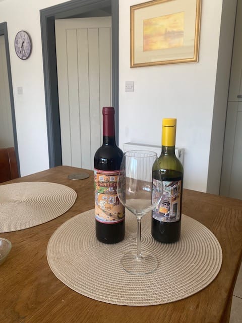 Customer photo review of Painted Cat Red, 6 bottles