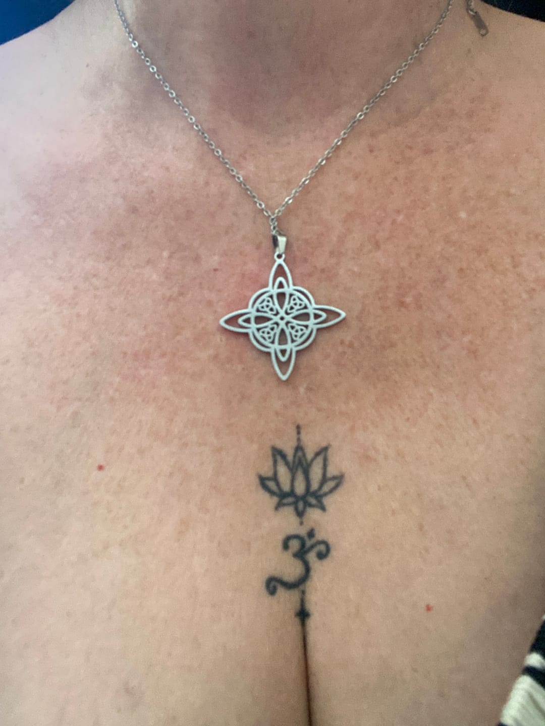 Customer photo review of Pendentif "Protection Éternelle" en Nœud de Sorcière
