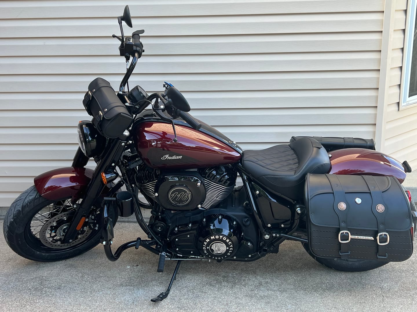 Customer photo review of 34L - ArrowHead Large Indian Chief Bobber Dark Horse Motorcycle Saddlebags