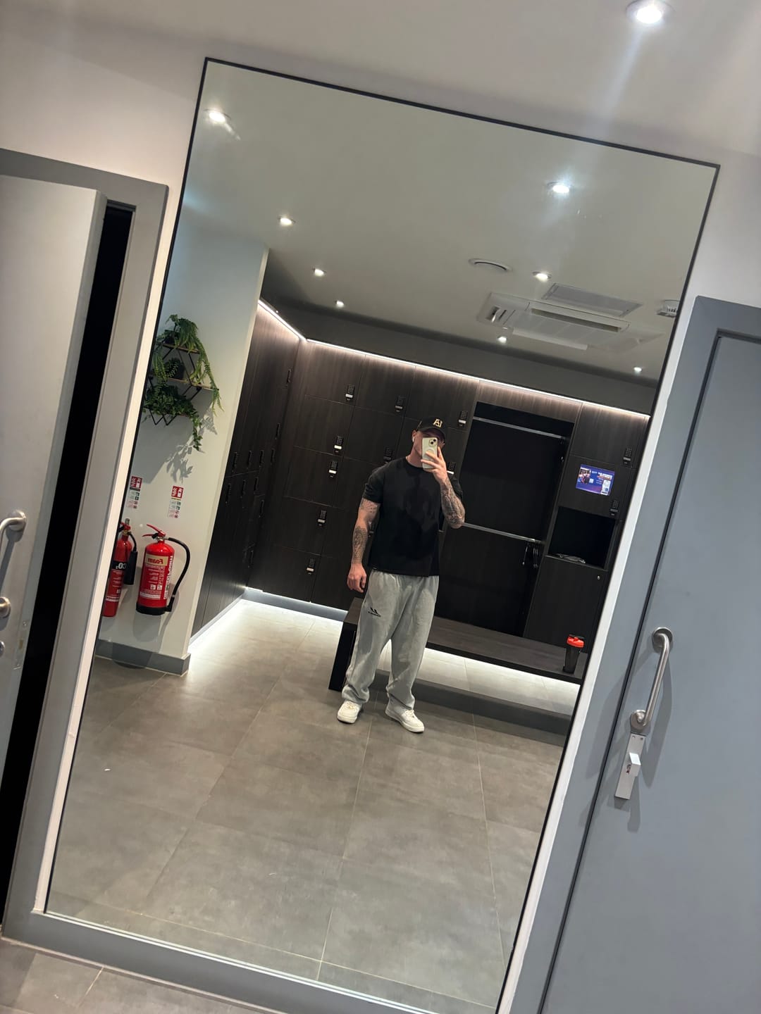 Customer photo review of 2154 - Throwback Baggy Joggers