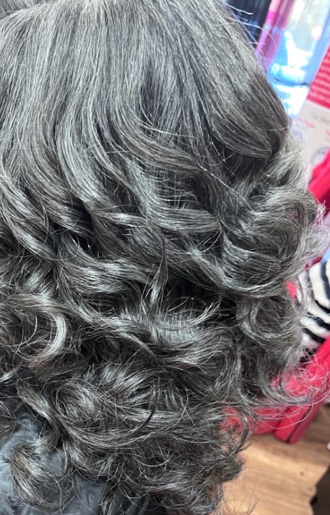 Customer photo review of Luvwin Salt And Pepper Loose Wavy Kinky Hair Gray Color 5x5 Closure Lace Wig