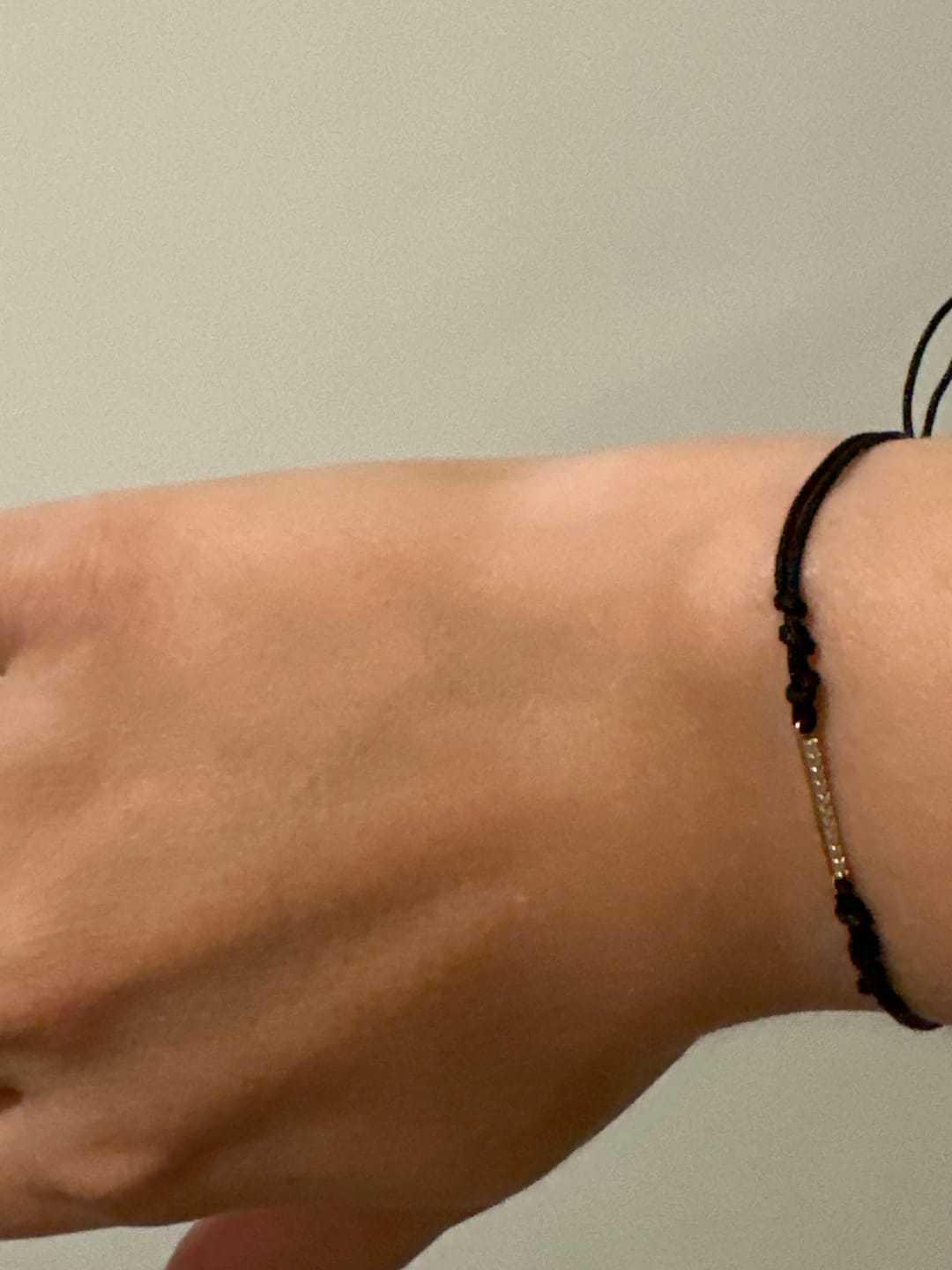 Customer photo review of Motto Altın Taşlı Minimal Uzun Bar İpli Bileklik