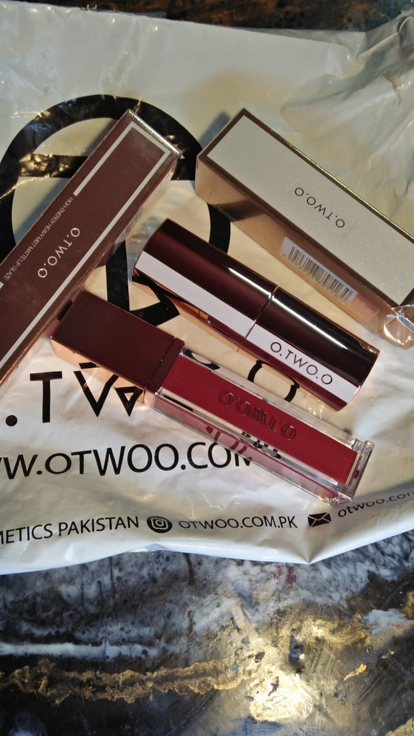 Customer photo review of O.TWO.O HIGH ENERGY HEAVY MIST MATTE LIP GLAZE