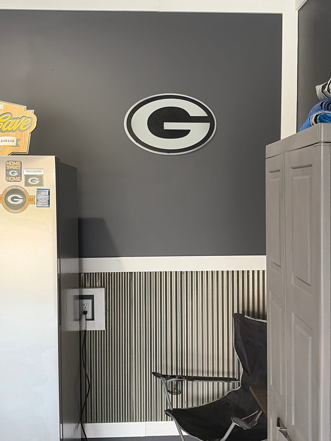 Customer photo review of Monochromatic Green Bay Packers "G" 3D Vintage Metal Wall Art