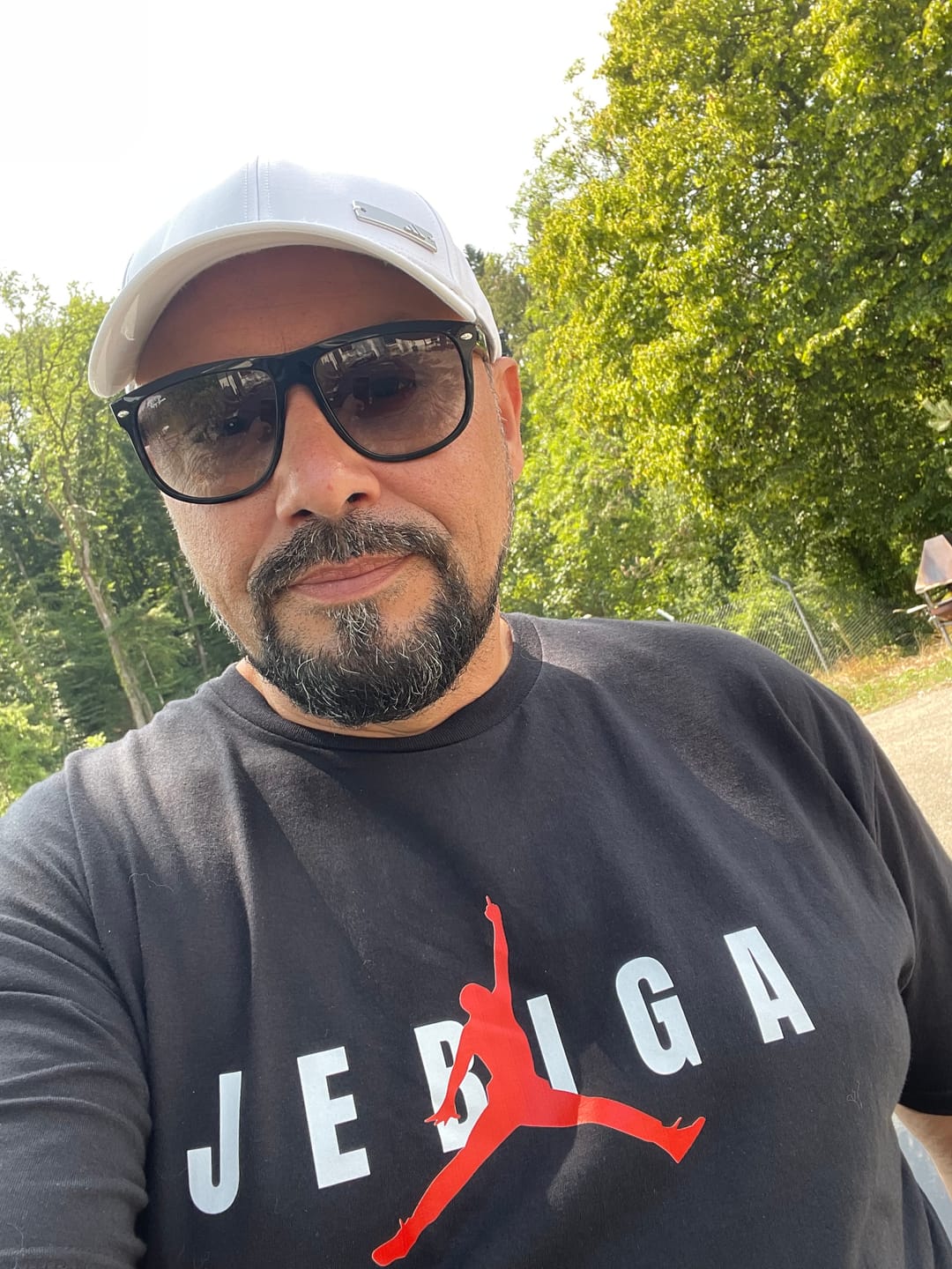 Customer photo review of Jebiga, Premium T-Shirt