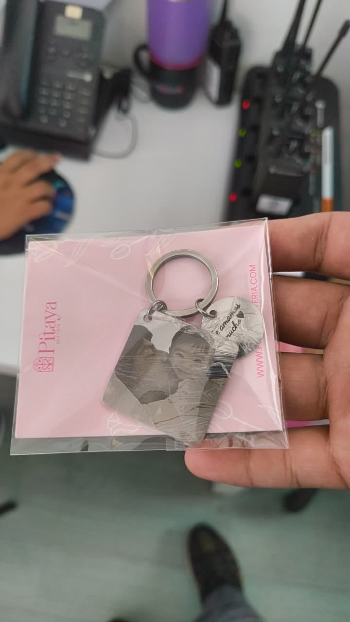 Customer photo review of Llavero Personalizado Cuadrado