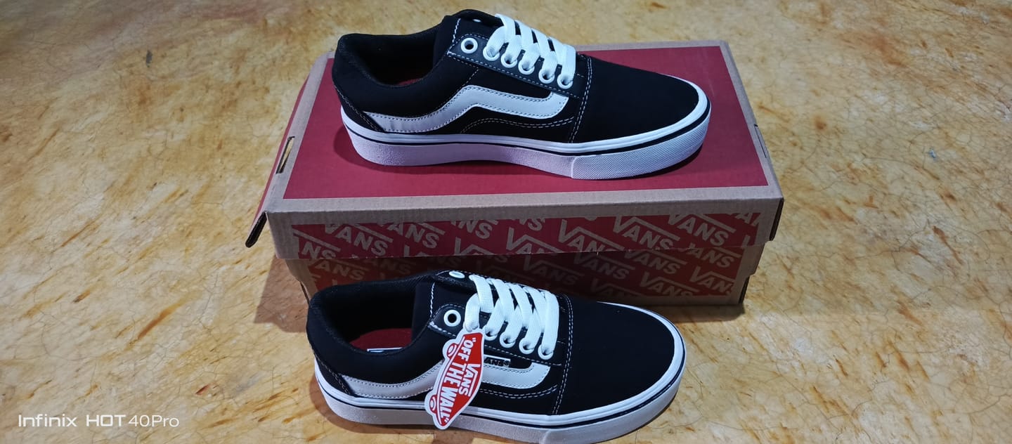 Customer photo review of Tenis 175 Choclo Negro Blanco