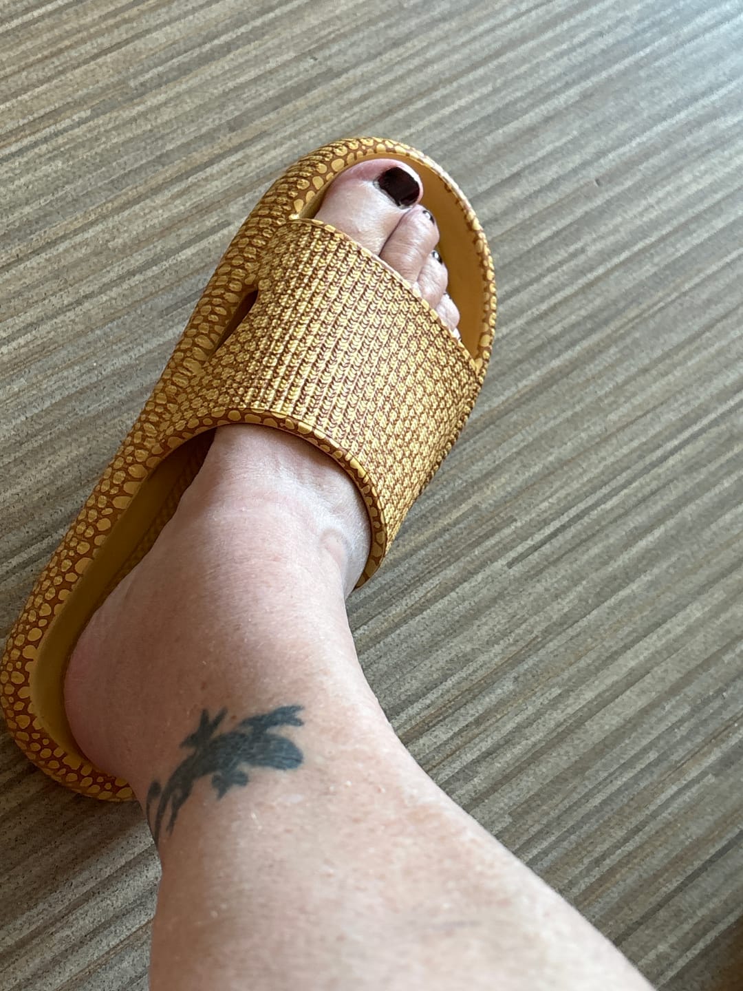 Customer photo review of HappyFlops Botanics