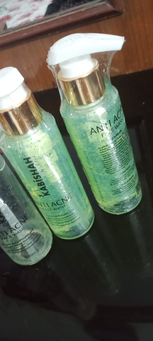 Customer photo review of ClearSkin Pro Anti Acne Face Wash Double Pack