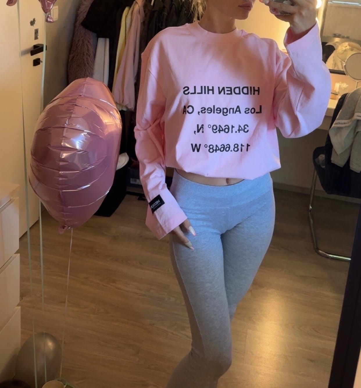 Customer photo review of VINTAGE LOGO LONGSLEEVE T-SHIRT LIGHT PINK