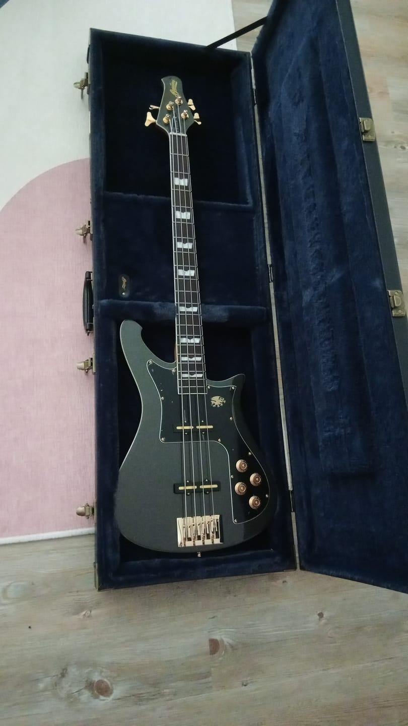 Customer photo review of 10th Anniversary Nidhogg Bass