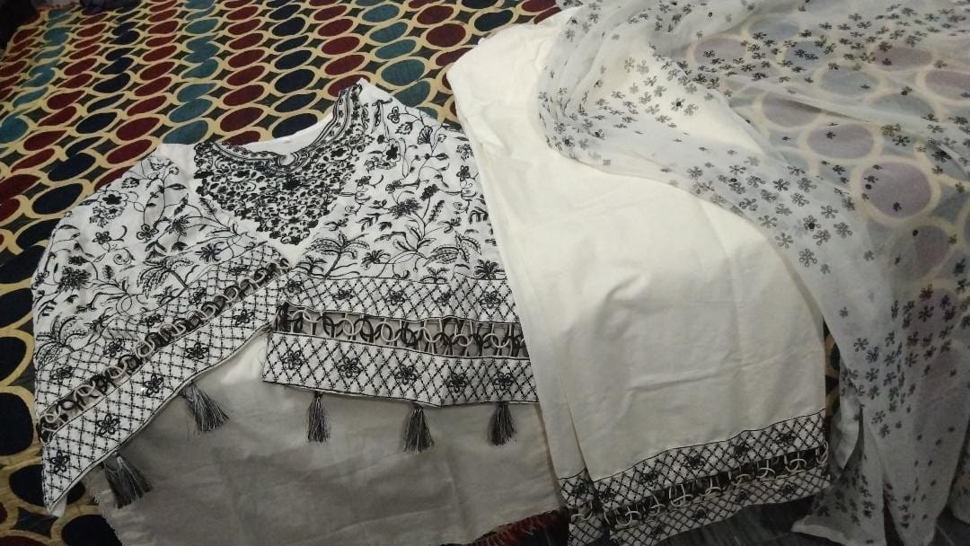 Customer photo review of RAYA