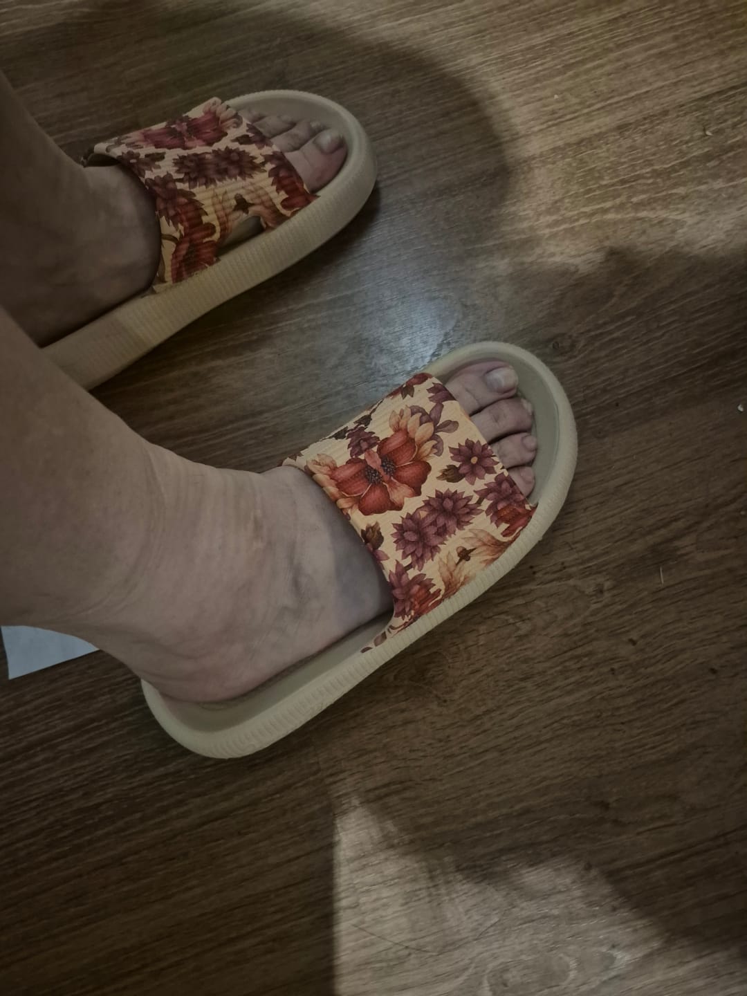 Customer photo review of HappyFlops Botanics