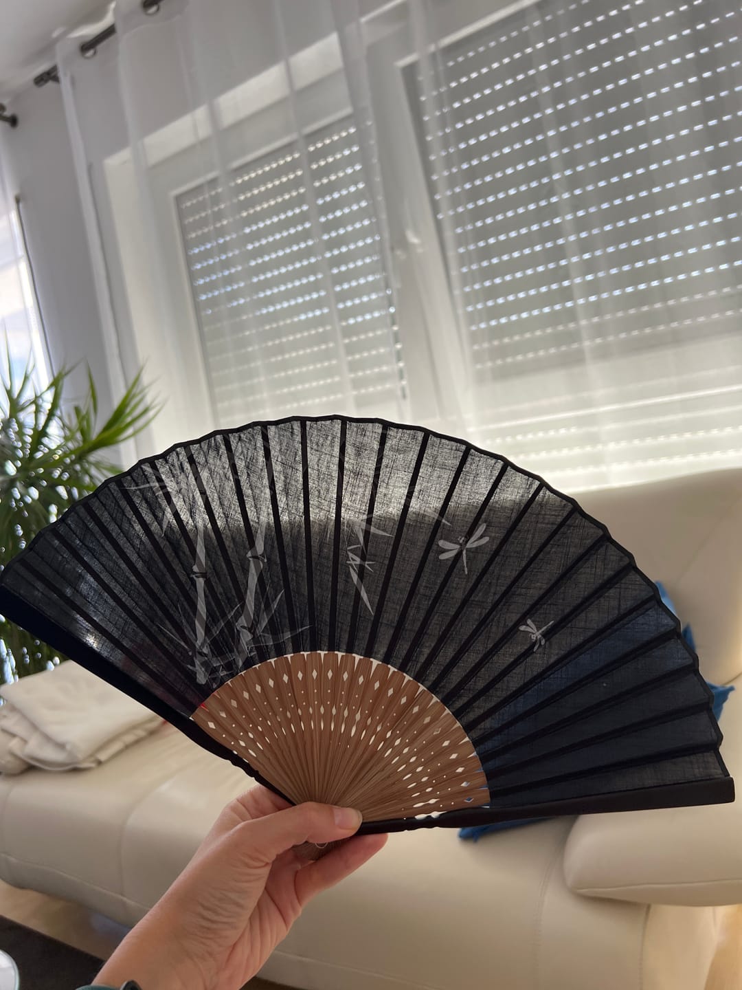 Customer photo review of Japanischer Fächer - Schwarz Tonbo
