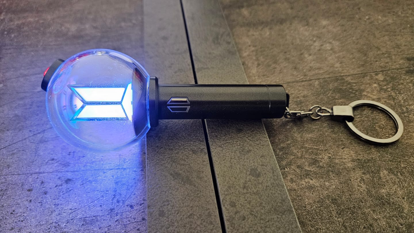 Customer photo review of BTS - OFFICIAL LIGHT STICK VER.4 KEYRING