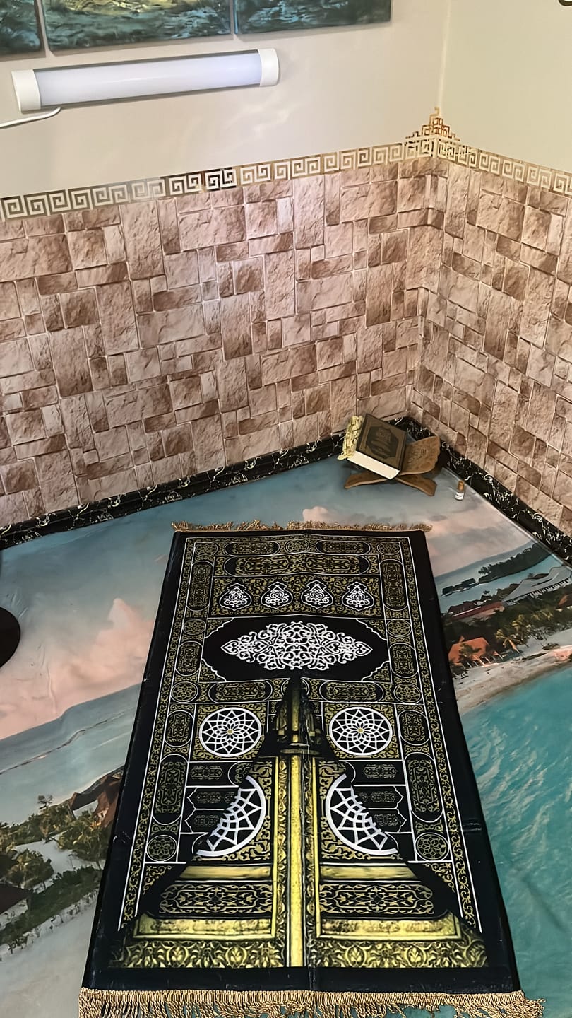 Customer photo review of Kaaba Door  Padded Prayer Mat
