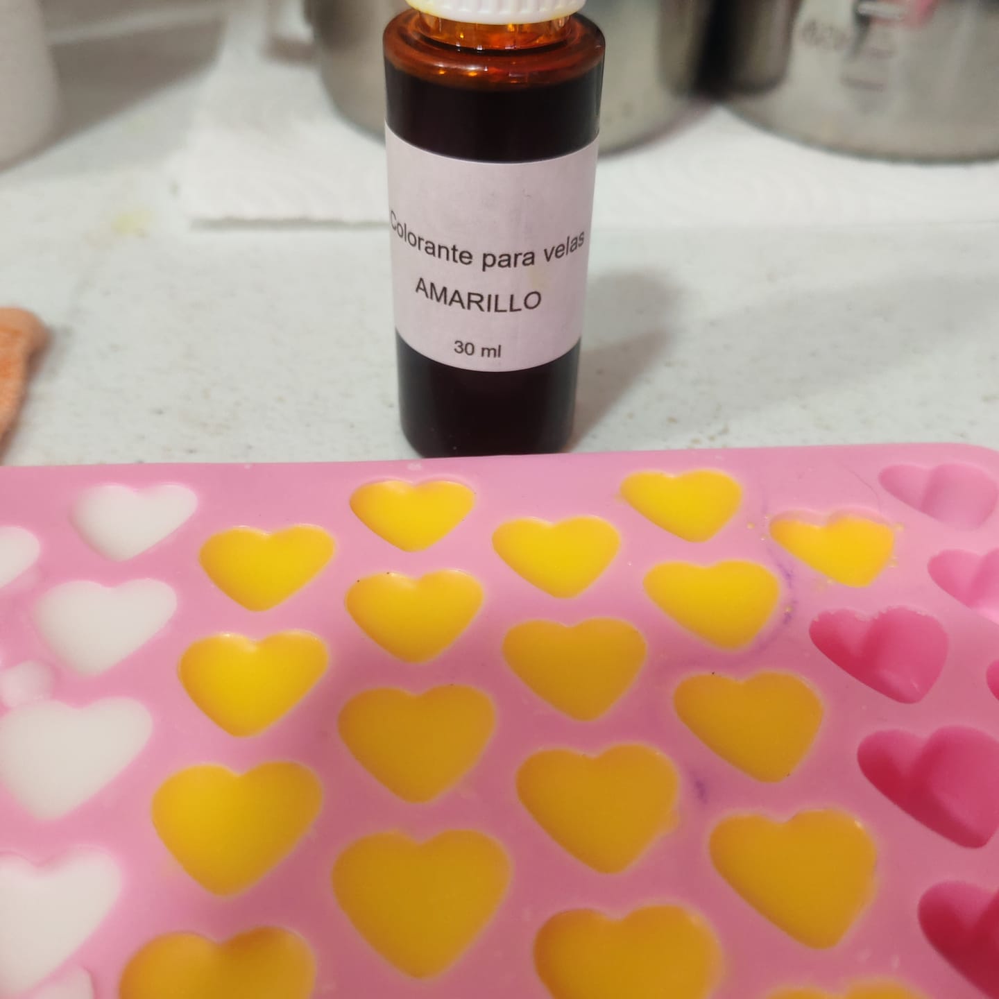 Customer photo review of Colorante líquido para velas AMARILLO