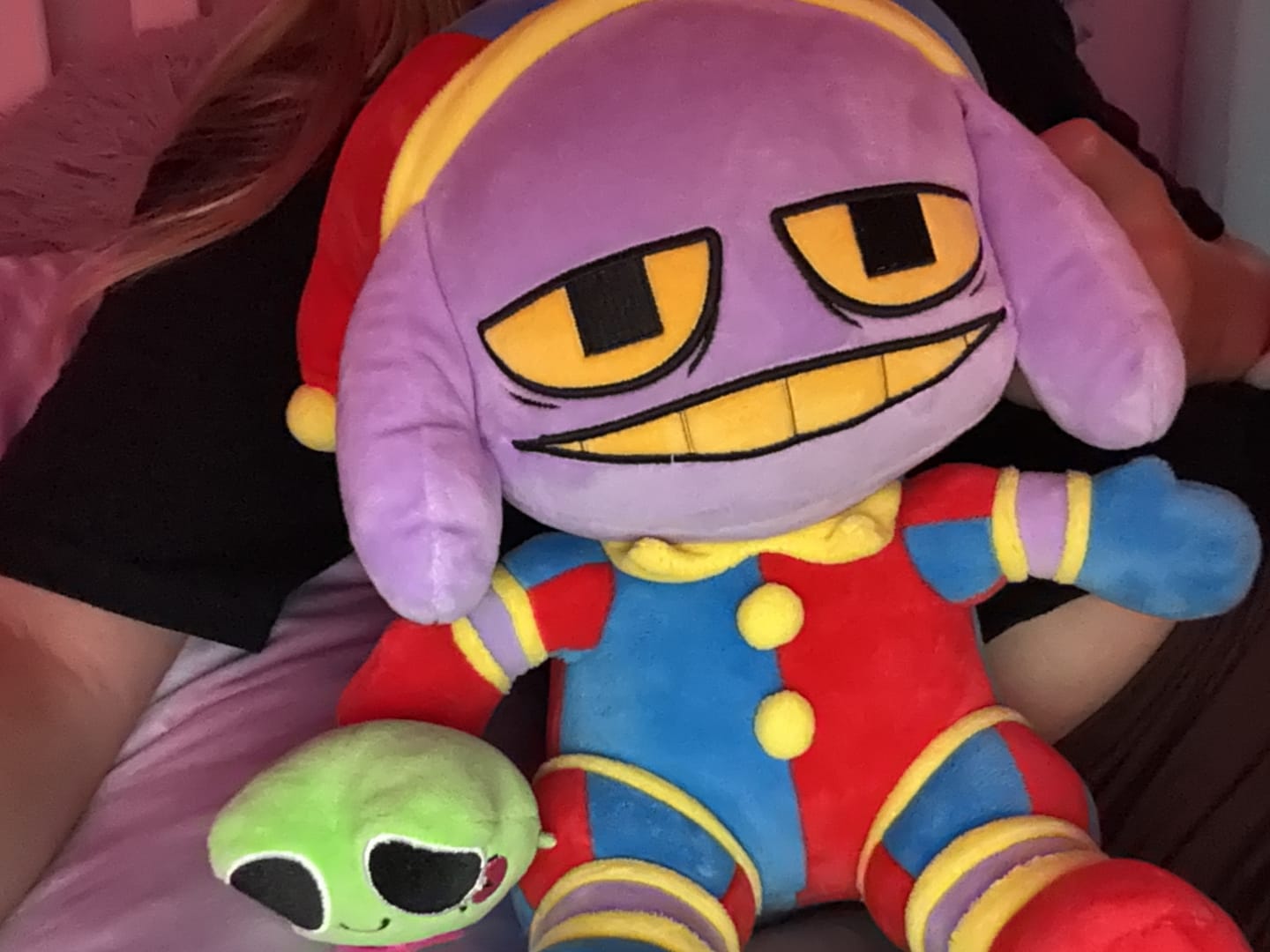 Customer photo review of Pomni-Suit Jax Plush