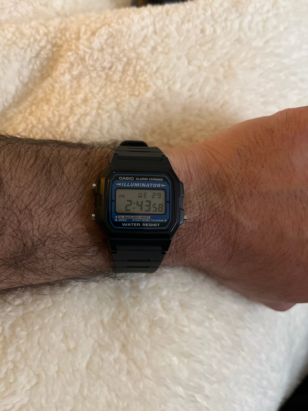 Customer photo review of Reloj Casio Vintage F-105W-1ADF Azul/Negro Illuminator NOS