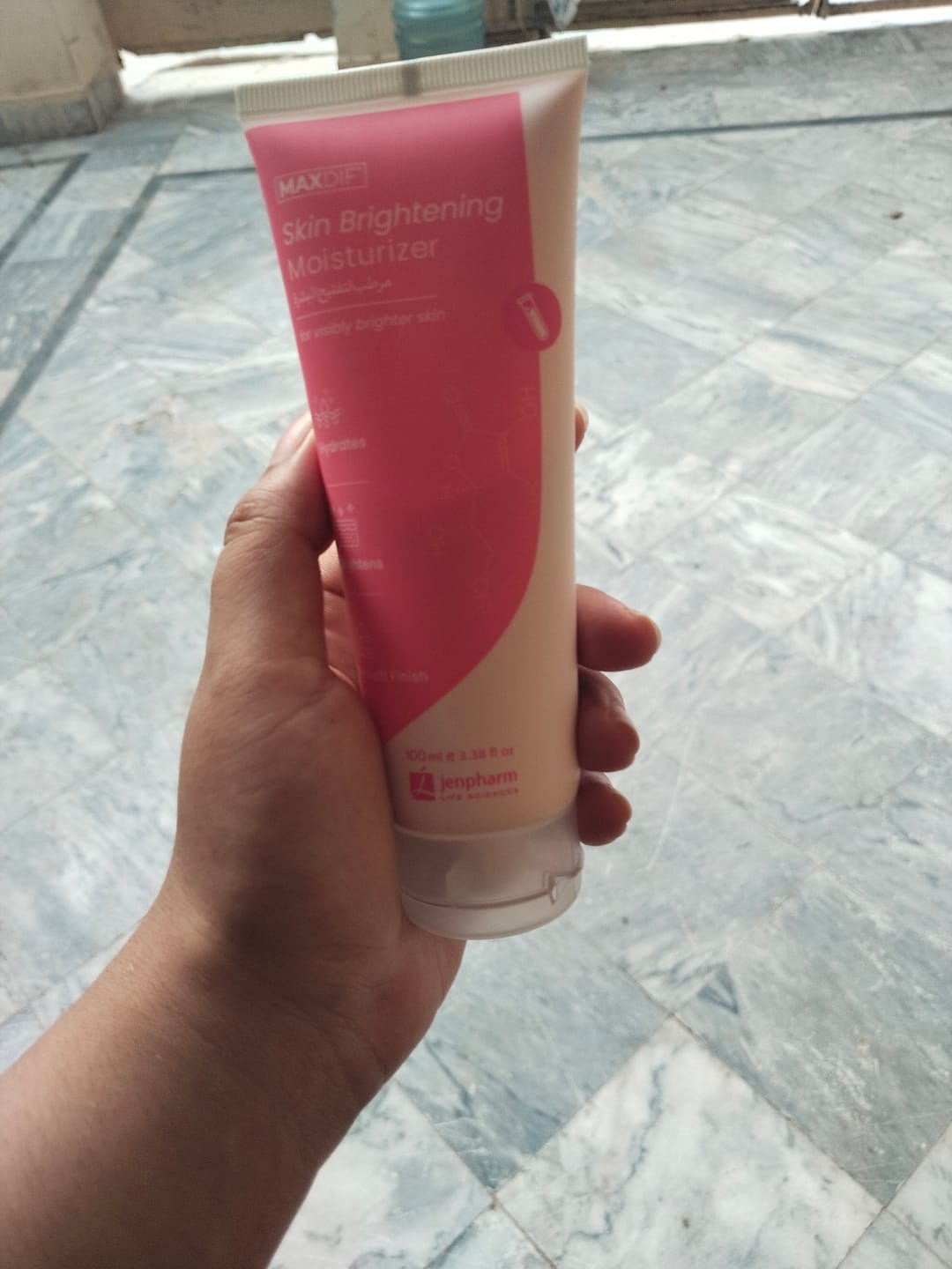 Customer photo review of Maxdif Brightening Moisturizer