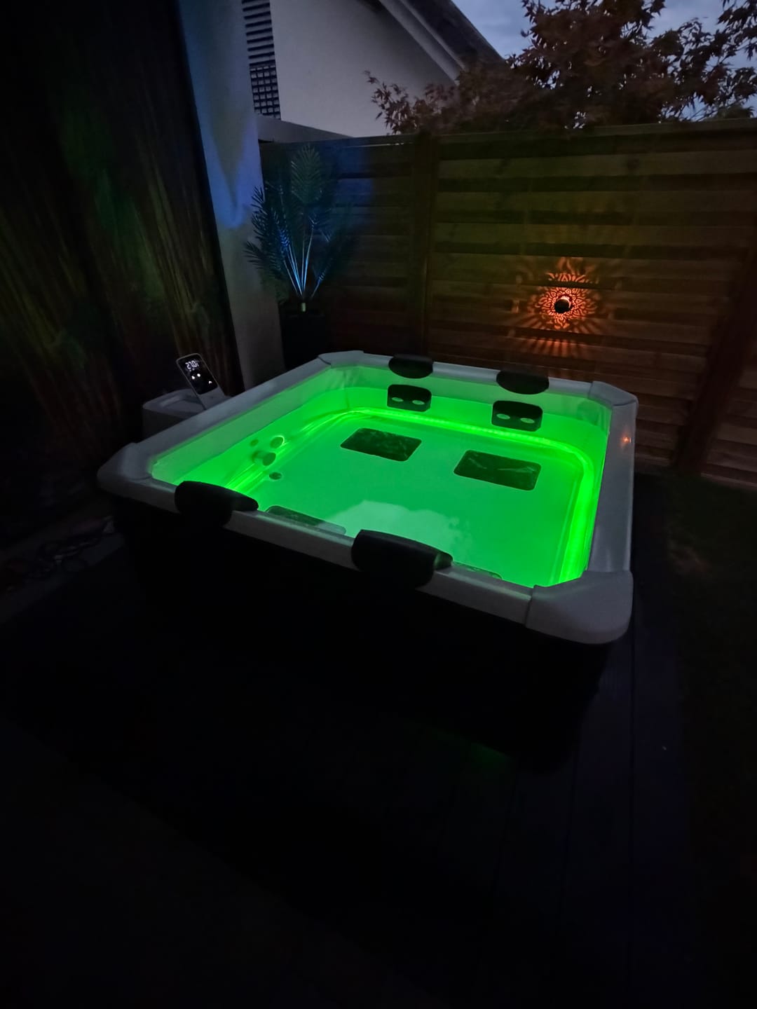 Customer photo review of Mspa Whirlpool Oslo PLUS App Steuerung LED 2025 180x180cm