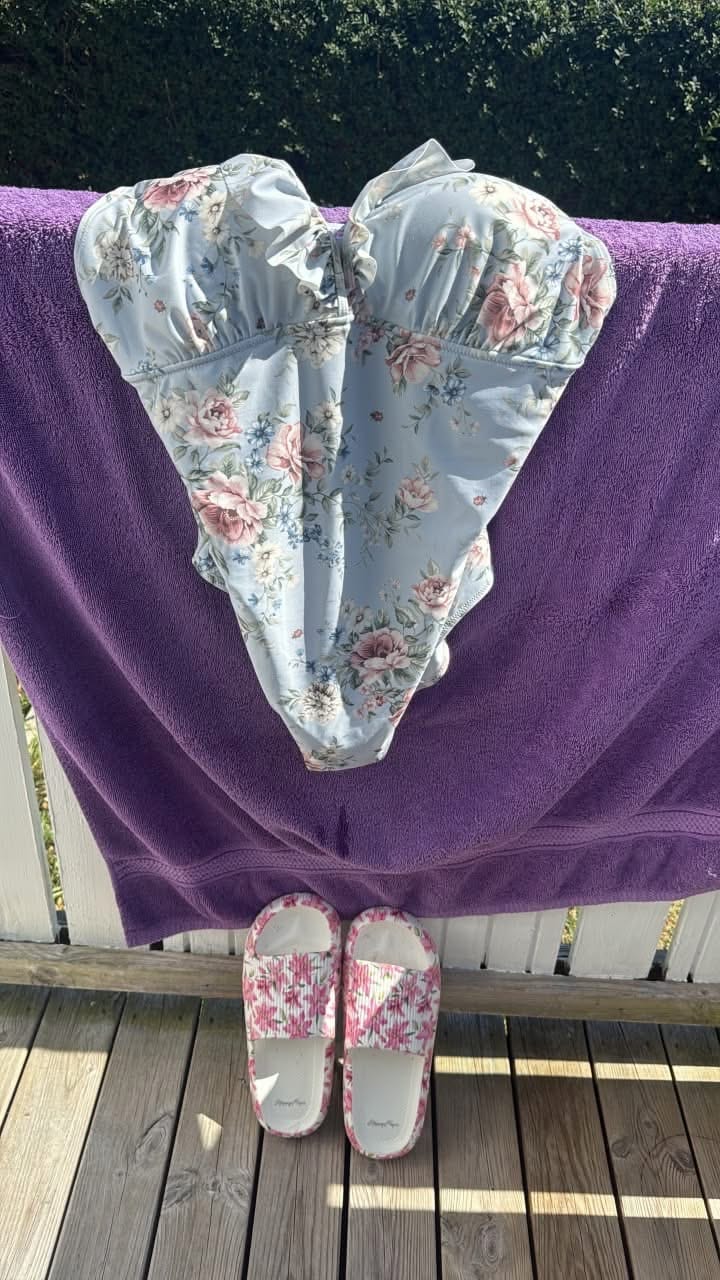 Customer photo review of HappyFlops Limited Editions