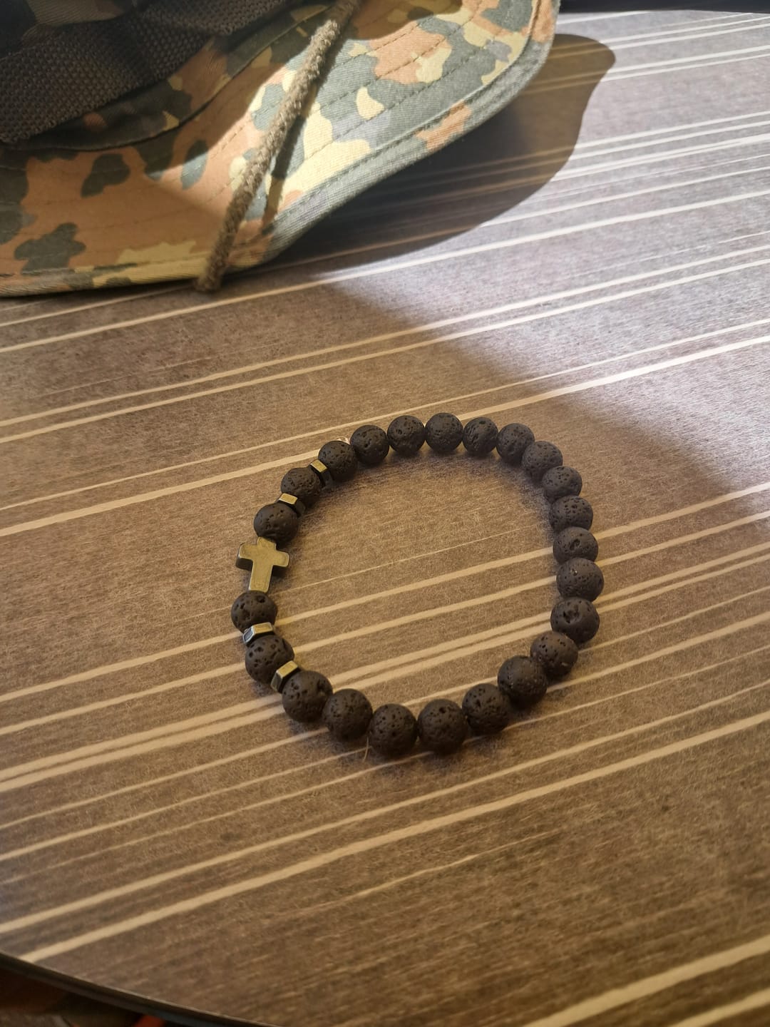 Customer photo review of Kreuz Perlenarmband