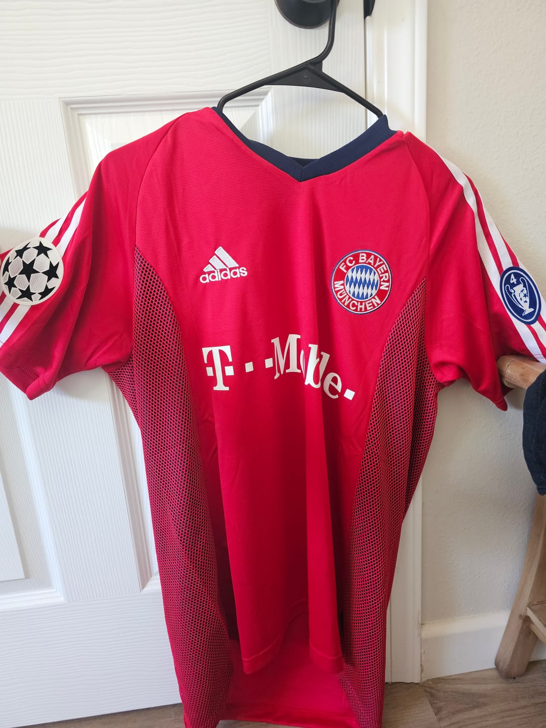 Customer photo review of Zvjezdan Misimovic Bayern München 2002/2003 Season Home Red Retro Jersey