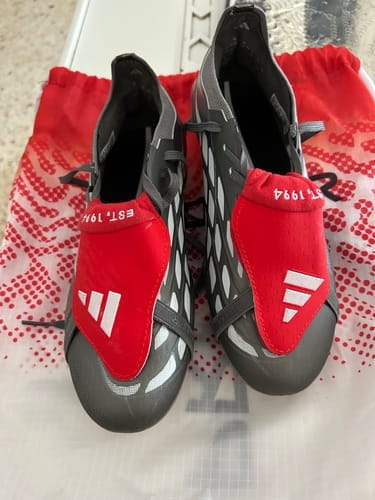 Customer photo review of Adidas Predator 26 Elite Fold-over Tongue FG - Gris/Rouge/Blanc