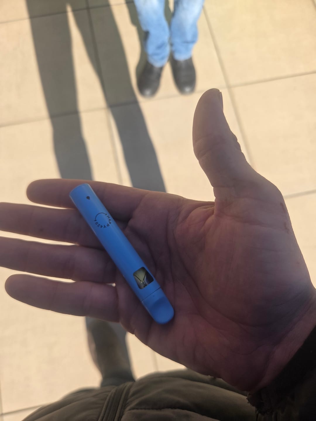 Customer photo review of Happy Hits Disposable THC Vape – Raspberry Ice