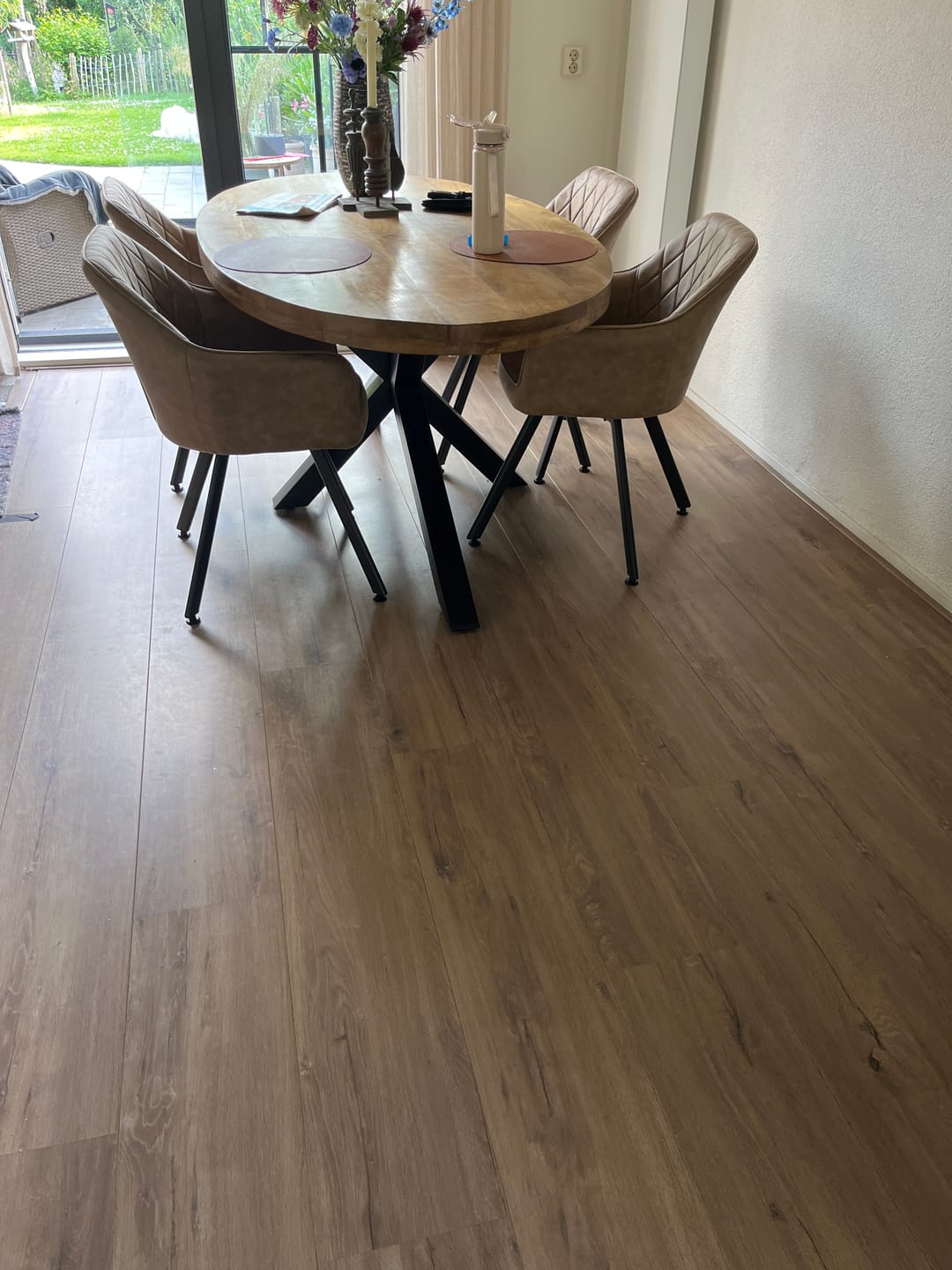 Customer photo review of Brione Draaibare Eetkamerstoel - Taupe