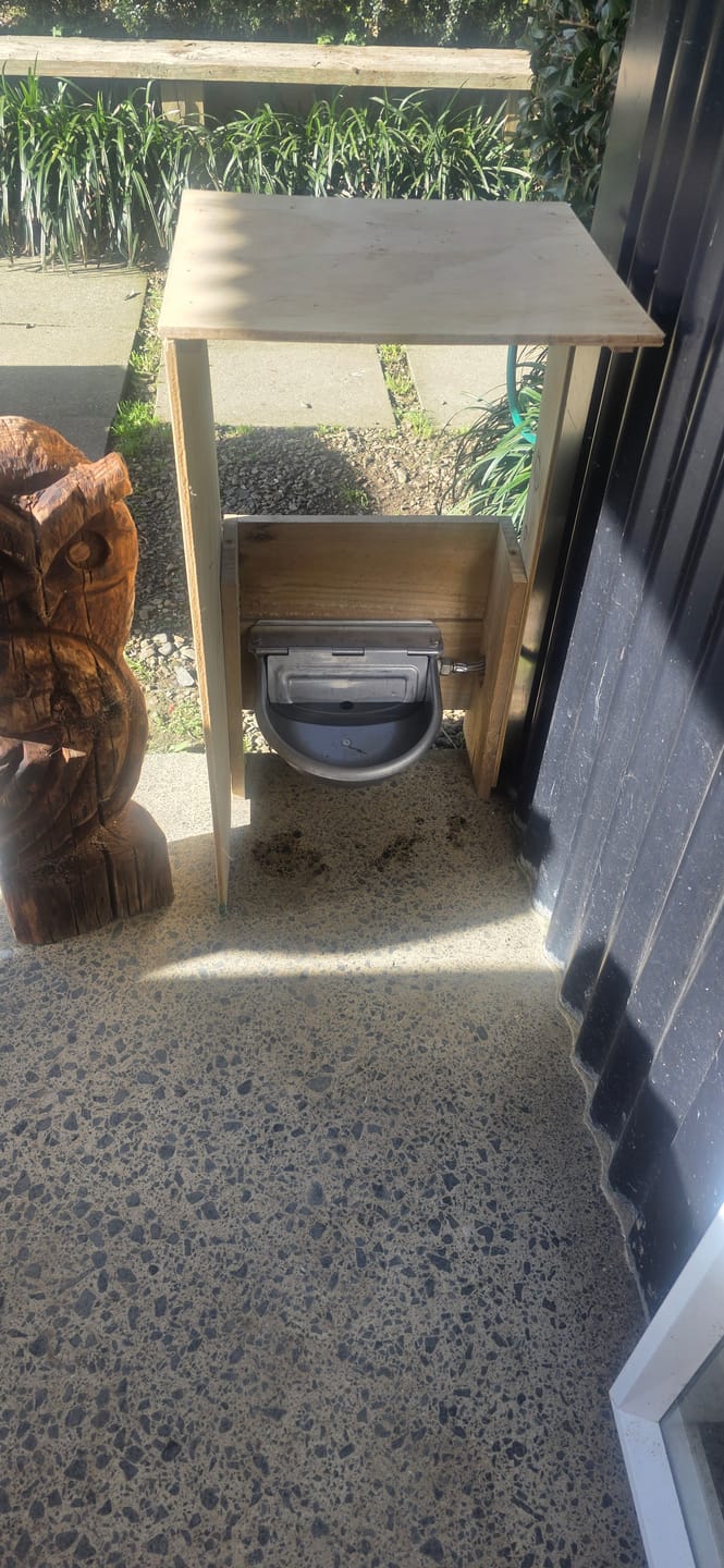 Customer photo review of Animal Drinker Bowl Stainless Steel 2.5 Litre Auto Fill