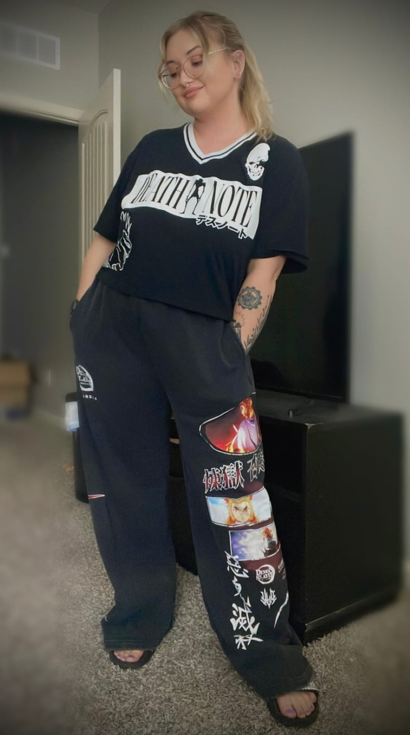 Customer photo review of 2153 - Demon Slayer: Kimetsu no Yaiba - Sweats