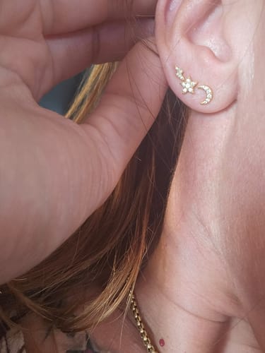 Customer photo review of Mini Pendientes Místicos