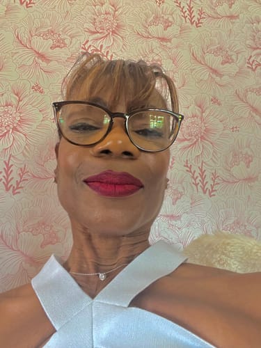Reviewer showing their smooth skin in a selfie after using The Micro Infusion System.