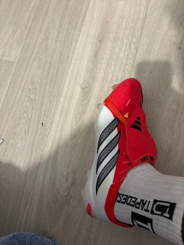 Customer photo review of Adidas Predator 26 Elite Fold-over Tongue FG Born For Goals - Rouge/Noir/Blanc