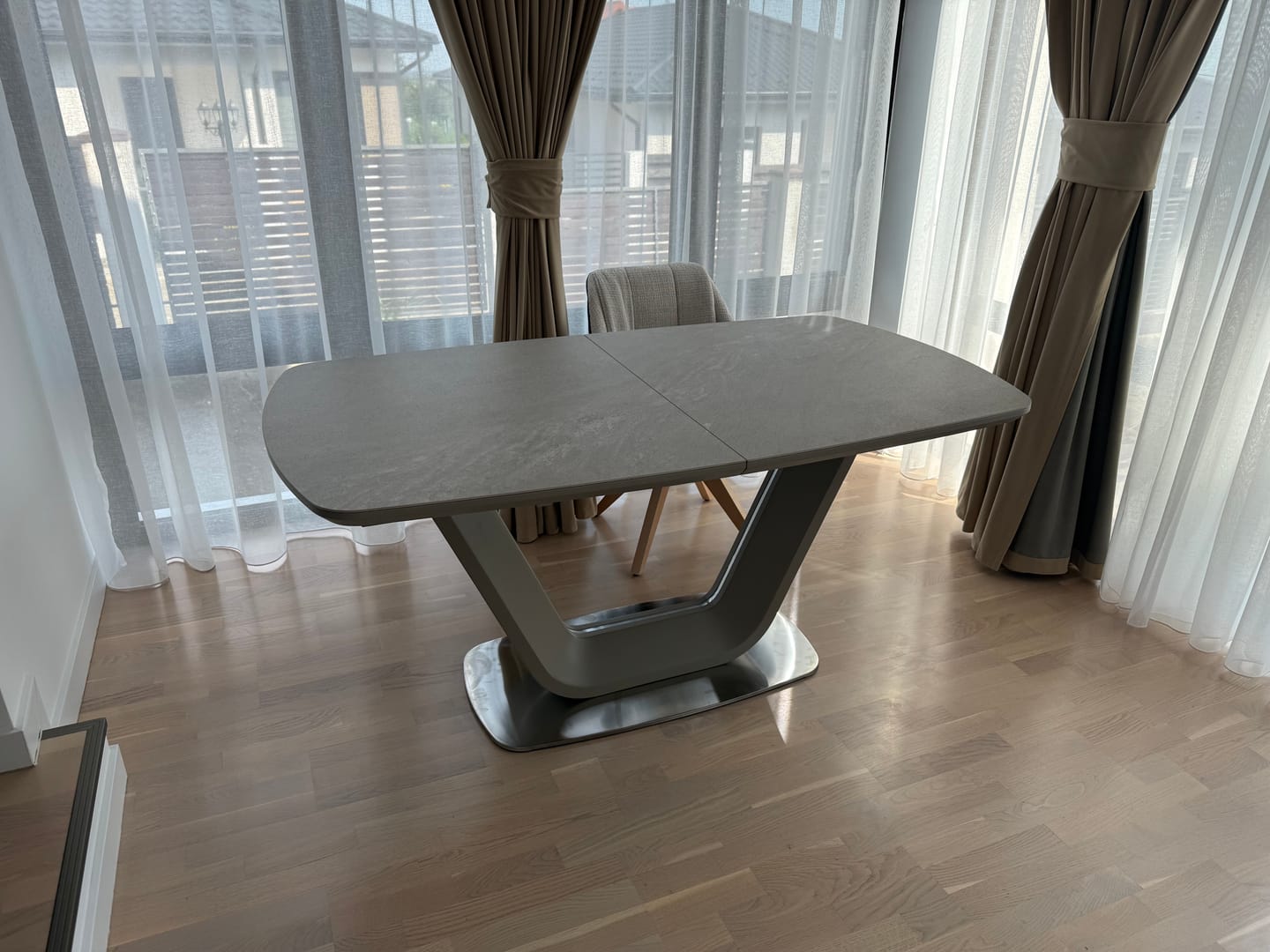 Customer photo review of Masa ARMANI, gri cu efect de marmura, 160/220x90x76 cm